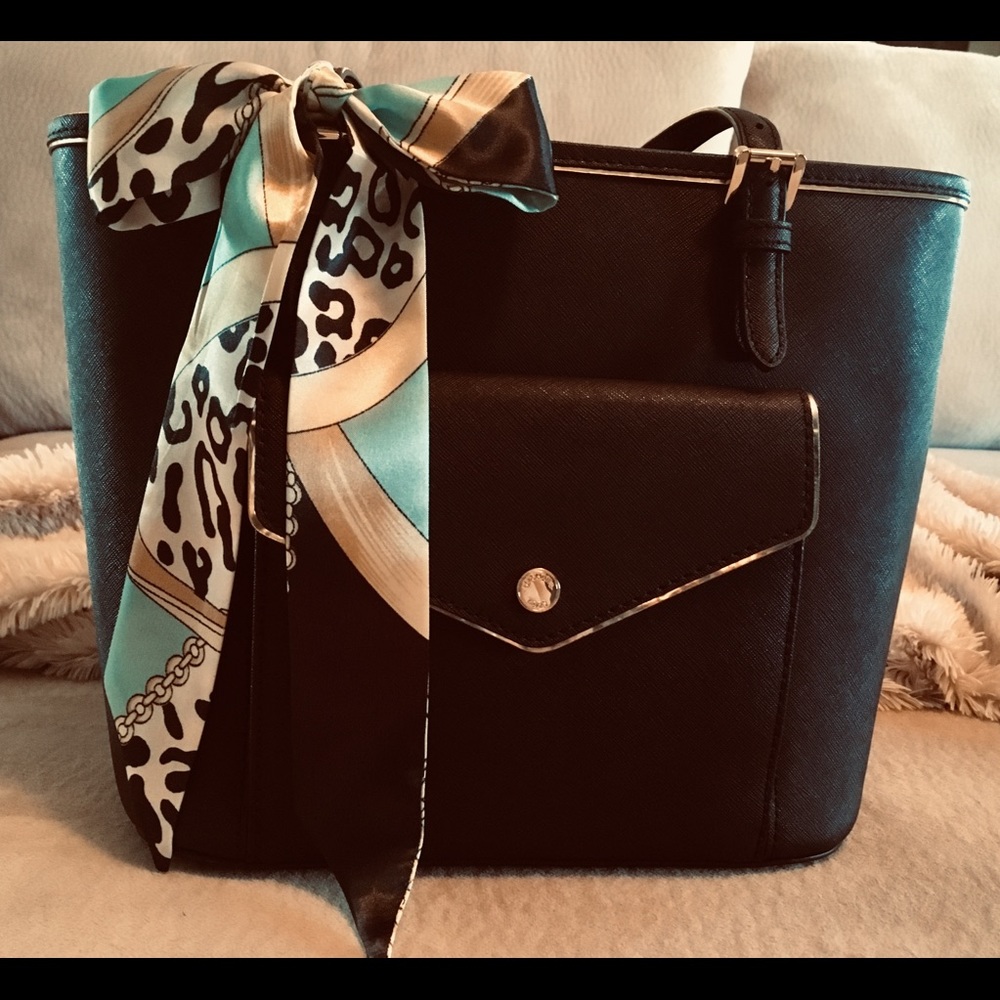 ❌❌SOLD❌❌ Michael Kors Saffiano Frame Leather Tote